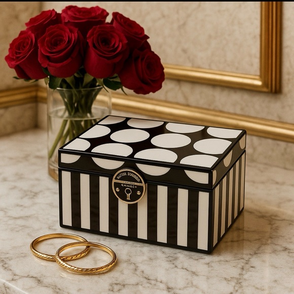 HENRI BENDEL BROWN AND WHITE STRIPES AND SPOTS “HOT FOR DOTS” LAQUER JEWELY BOX - Picture 3 of 13